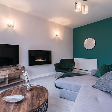 Апартаменты Immaculate 3 Bed House - Stunning Balcony Views Матлок Экстерьер фото