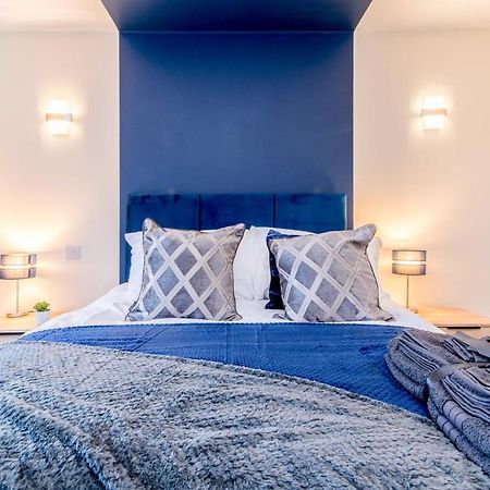 Апартаменты Immaculate 3 Bed House - Stunning Balcony Views Матлок Экстерьер фото