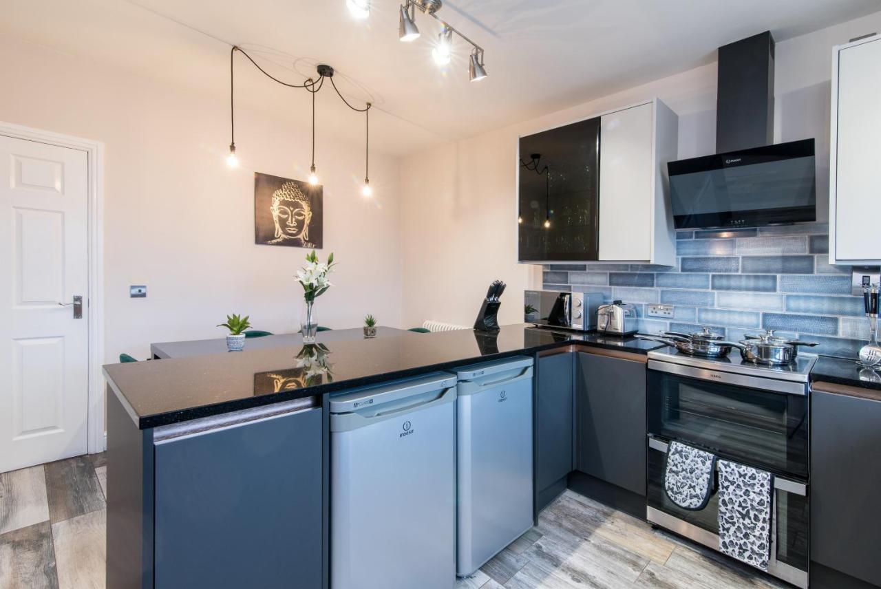 Апартаменты Immaculate 3 Bed House - Stunning Balcony Views Матлок Экстерьер фото