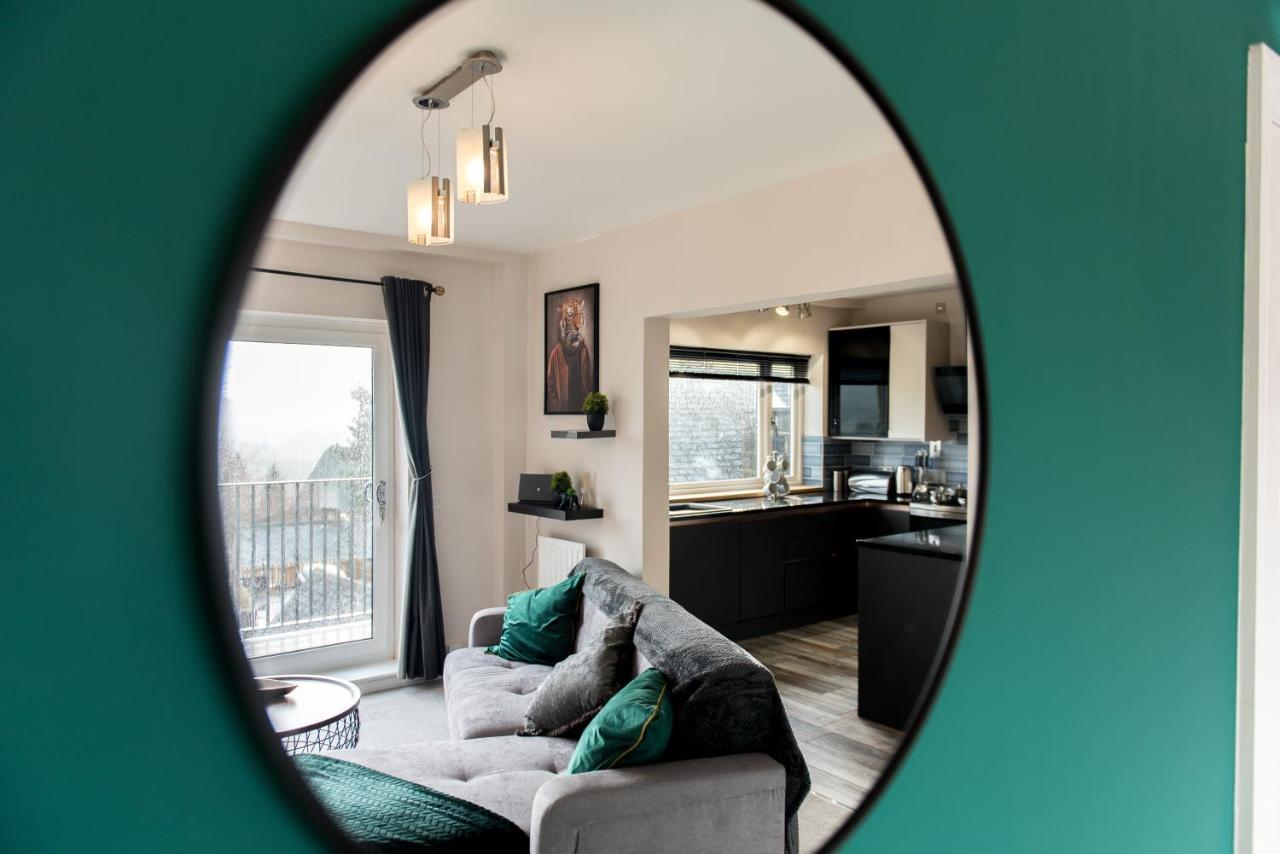Апартаменты Immaculate 3 Bed House - Stunning Balcony Views Матлок Экстерьер фото