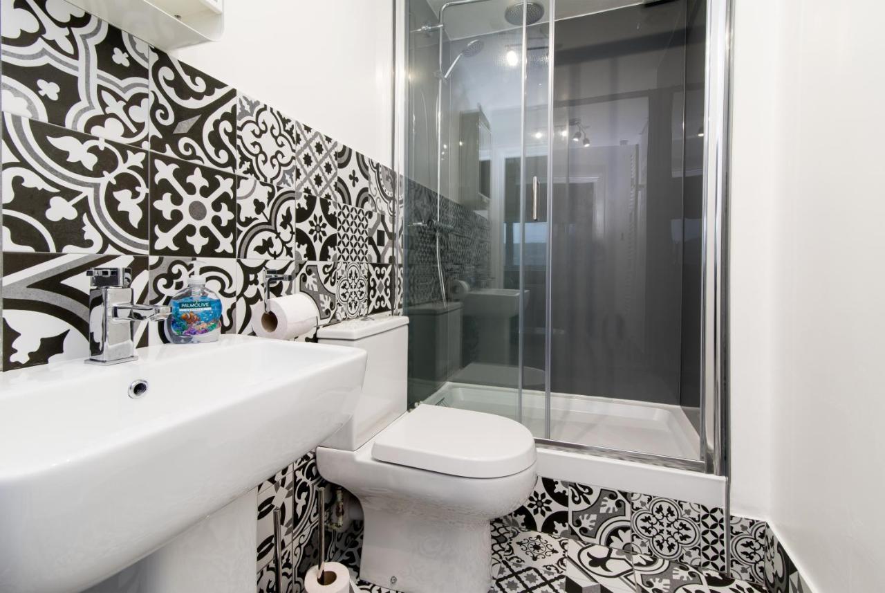Апартаменты Immaculate 3 Bed House - Stunning Balcony Views Матлок Экстерьер фото