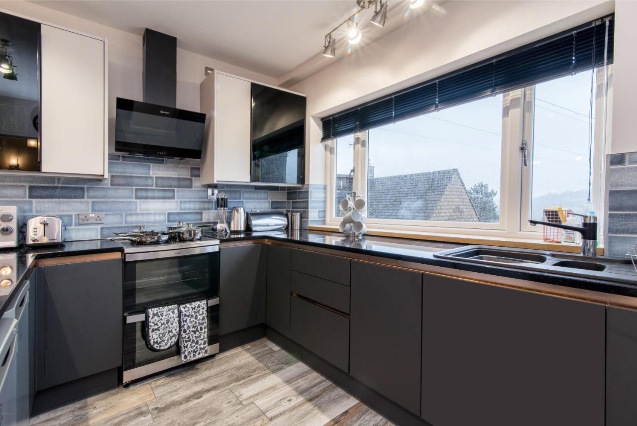 Апартаменты Immaculate 3 Bed House - Stunning Balcony Views Матлок Экстерьер фото