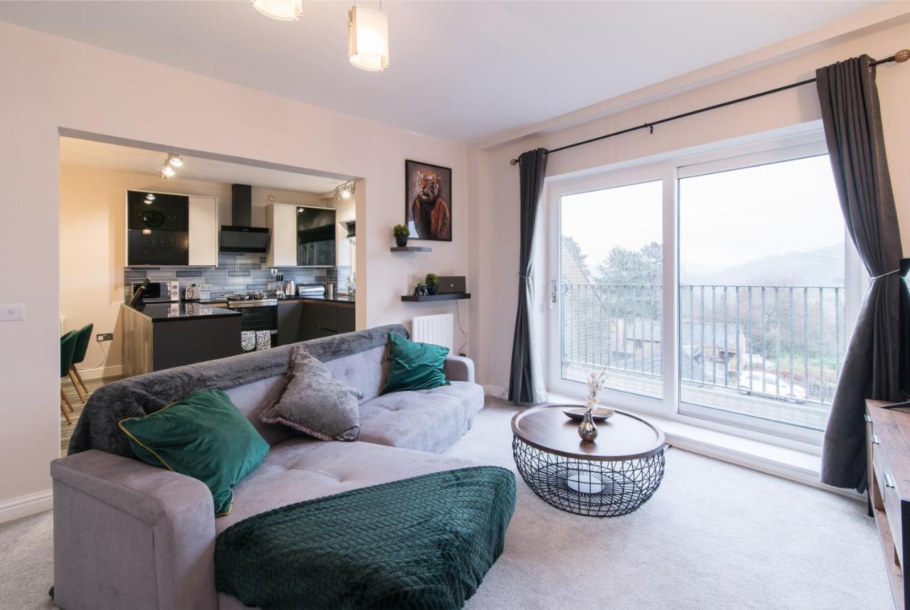 Апартаменты Immaculate 3 Bed House - Stunning Balcony Views Матлок Экстерьер фото