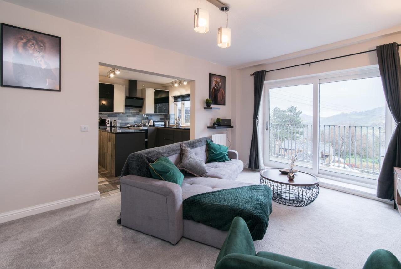 Апартаменты Immaculate 3 Bed House - Stunning Balcony Views Матлок Экстерьер фото